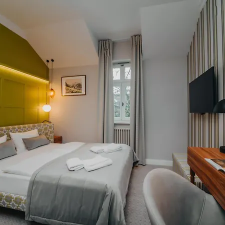 Platinum Adults Apartment *
